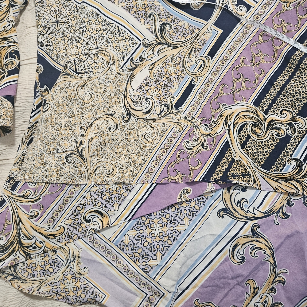 Chic Women's Patterned Blouse - image 7